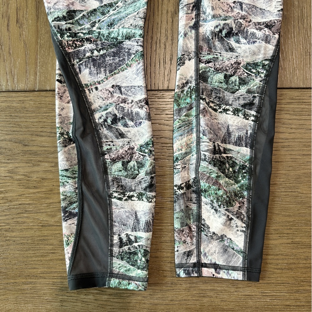 Lululemon Crop Leggings Size 6 Multi Print - Picture 6 of 11